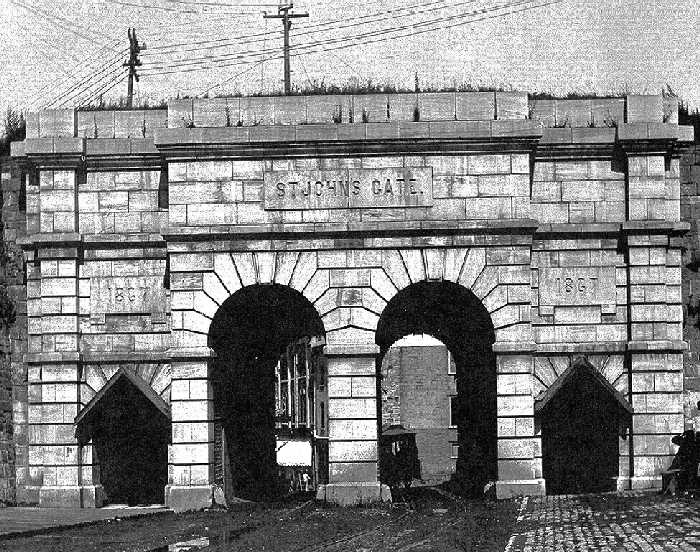 Photographie de la porte St-Jean édifiée en 1867