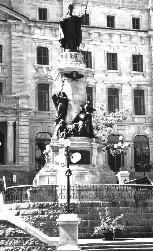 Photographie du Monument Monseigneur de Laval (1908)